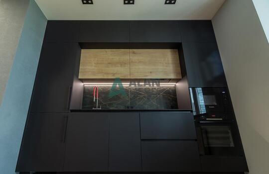 Кухня прямая под потолок 