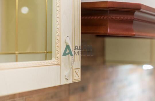 прямая кухня из пленочного МДФ бежевого цвета с рамозными фасадами на заказ в Минске 