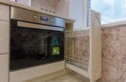 маленькая угловая кухня в классическом стиле в светлых оттенках по индивидуальному размеру 