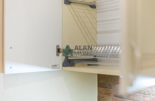 прямая кухня из пленочного МДФ бежевого цвета с рамозными фасадами на заказ в Минске 