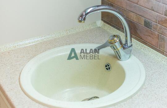 прямая кухня из пленочного МДФ бежевого цвета с рамозными фасадами на заказ в Минске 