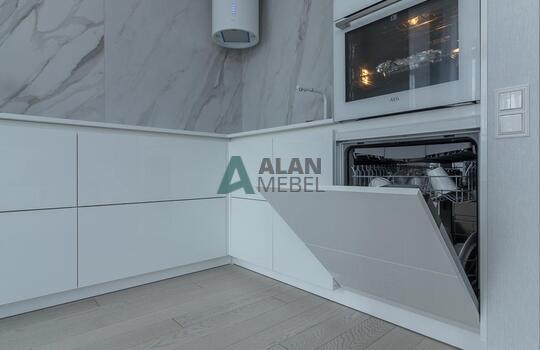 Угловая кухня без ручек из глянцевого акрила Senosan 