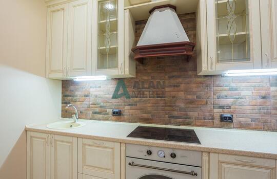 прямая кухня из пленочного МДФ бежевого цвета с рамозными фасадами на заказ в Минске 