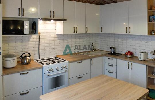 Угловая кухня из пластика 