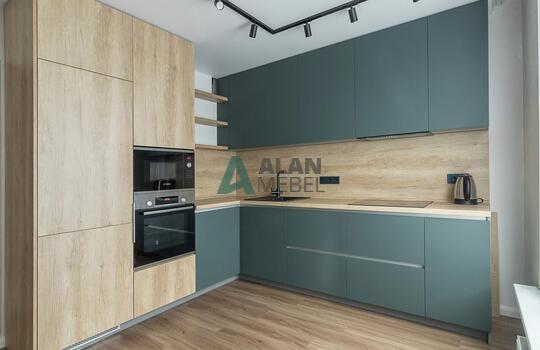 Угловая кухня под дерево с зелеными фасадами из феникса (FENIX) 
