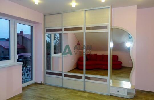 Шкаф-купе для гостиной