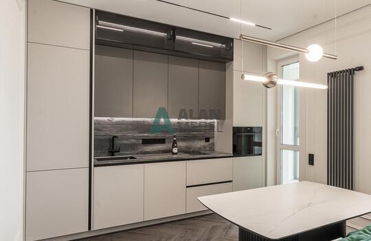 Кухня прямая под потолок 