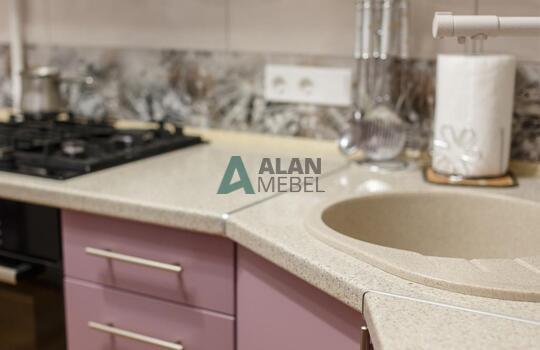 матовая кухня с фасадами розового цвета по индивидуальным размерам в минске 