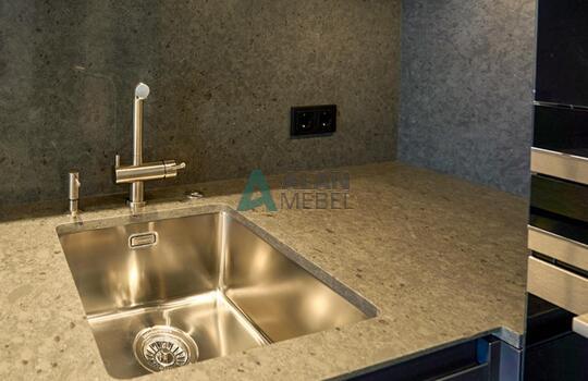 Современная кухня из шпона дуба, фасады шпон дуба и МДФ крашенный  