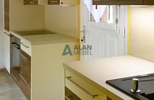 Кухня угловая из древесно стружечной плиты под дерево на дачу под заказ в Минске 