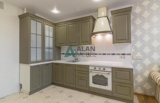 Угловая кухня из массива 10 