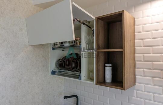 Светлая матовая акриловая кухня с барной стойкой на заказ 