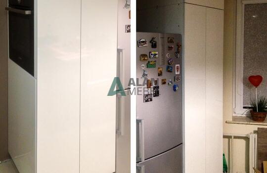 маленькая Г-образная кухня без ручек с белым верхом и темным низом по индивидуальному размеру в минске 