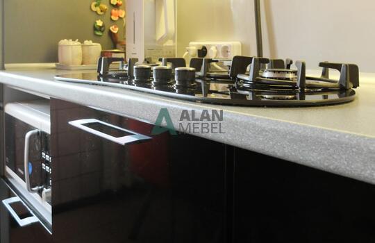 черная кухня из пластика в маленькую кухню на заказ по размерам 