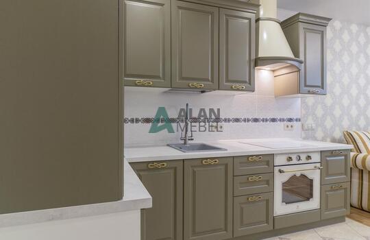 Угловая кухня из массива 10 