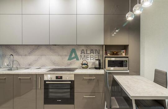 Угловая современная кухня под потолок 