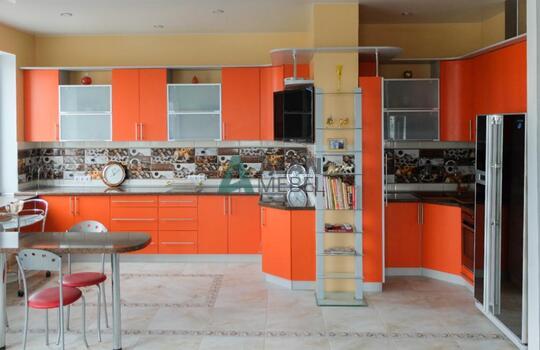 Кухня с гнутыми фасадами 10 