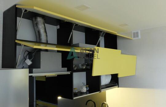 современная пластиковая кухня с яркими желтыми фасадами на заказ 