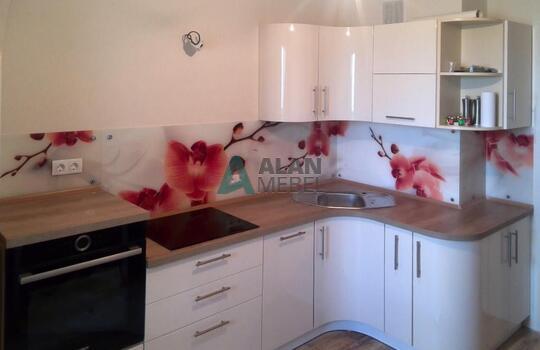 Кухня с гнутыми фасадами 9 