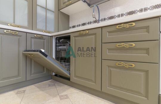 Угловая кухня из массива 10 