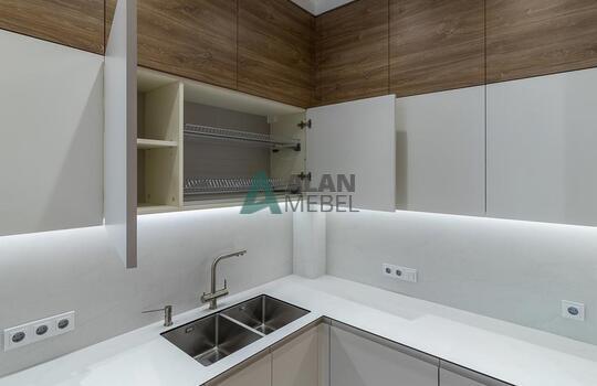 Угловая матовая кухни с МДФ фасадами 