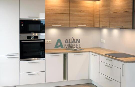 встроенная угловая кухня под дерево в светлых оттенках на заказ в минске 