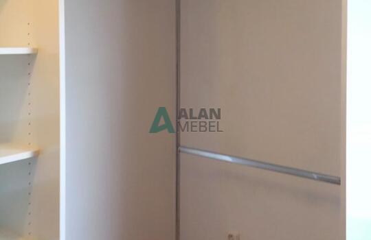 Угловой шкаф-купе для монсарды