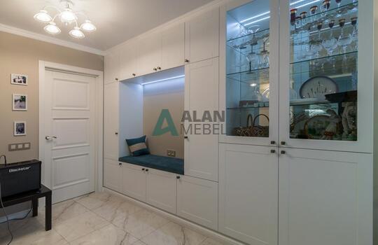 Шкаф для гостиной или большой кухни