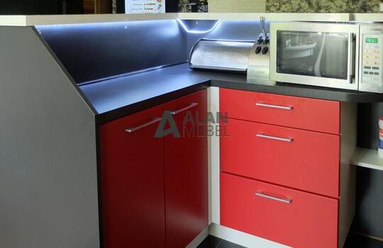 Кухня с барной стойкой 