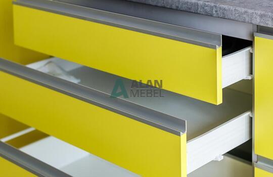 Угловая желтая кухня с фасадами из древесно стружечной плиты с доставкой в Минске 