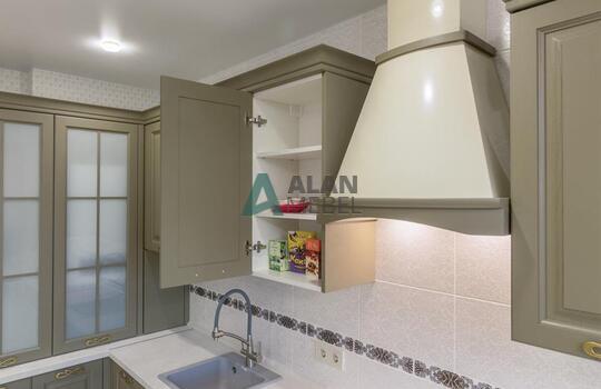 Угловая кухня из массива 10 