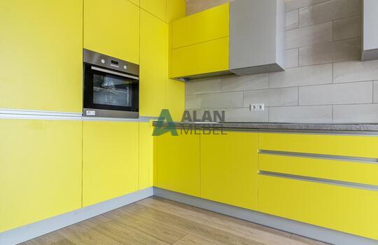 Угловая желтая кухня с фасадами из древесно стружечной плиты с доставкой в Минске 