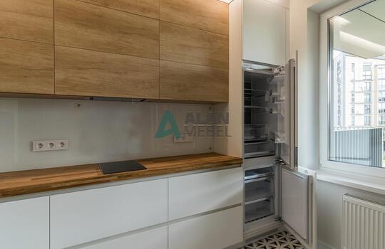 Современная угловая кухня до потолка 