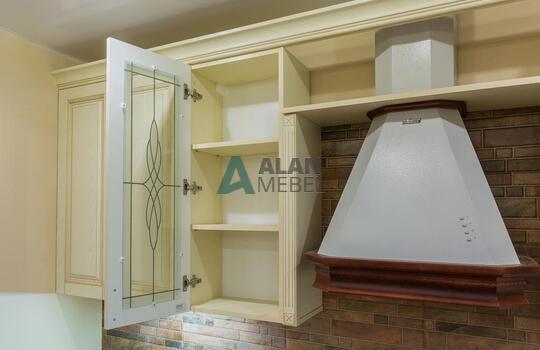 прямая кухня из пленочного МДФ бежевого цвета с рамозными фасадами на заказ в Минске 