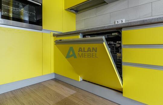 Угловая желтая кухня с фасадами из древесно стружечной плиты с доставкой в Минске 