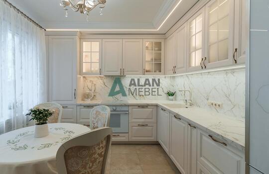 Классическая кухня из массива ясеня 