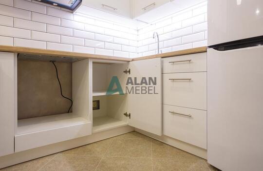 Акриловая кухня бежевого цвета с деревянной столешницей и барной стойкой на заказ 