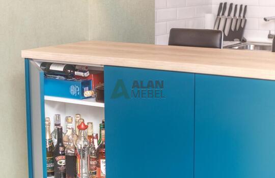 Встроенная кухня под дерево с островом в стиле лофт 