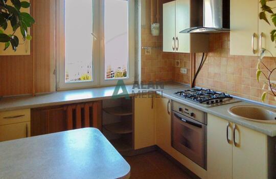 Угловая бюджетная кухня из пластика 