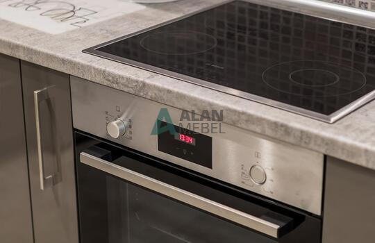 Угловая современная кухня под потолок 