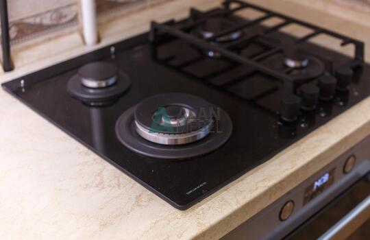 маленькая угловая кухня в классическом стиле в светлых оттенках по индивидуальному размеру 