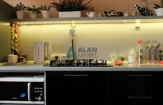 черная кухня из пластика в маленькую кухню на заказ по размерам 