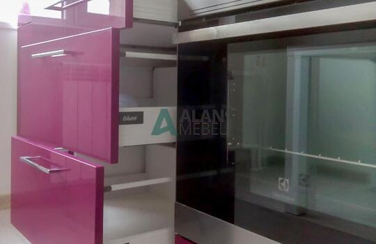 Кухня бордовая 