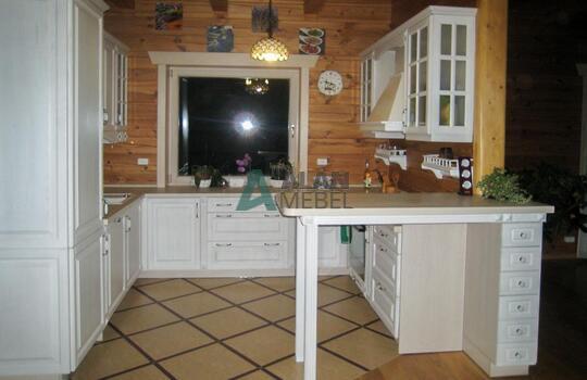 белая п-образная кухня из натурального дерева с барной стойкой на заказ 