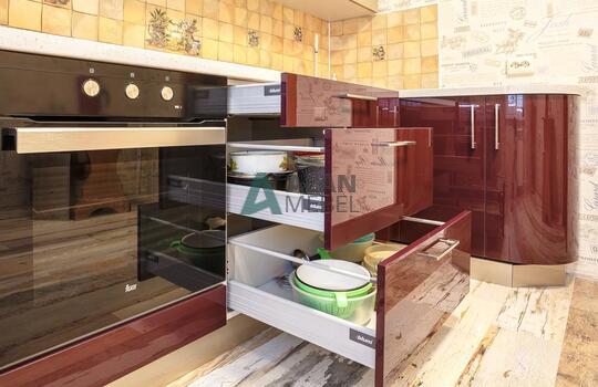 глянцевая акриловая кухня с темным низом и светлым верхом на заказ в квартиру 