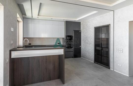 Угловая кухня под дерево с подсветкой и барной стойкой 