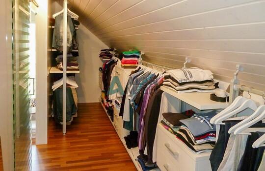 Гардеробная из чердака.