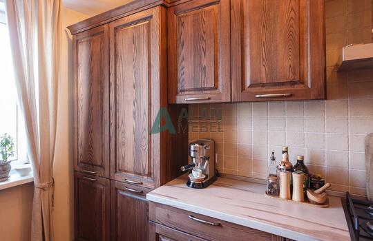 качественная угловая кухня с фасадами из массива ясеня на заказ 