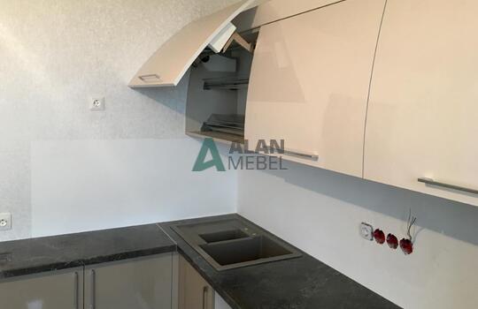 светлая кухня из пластика с ручками для маленькой кухни на заказ 