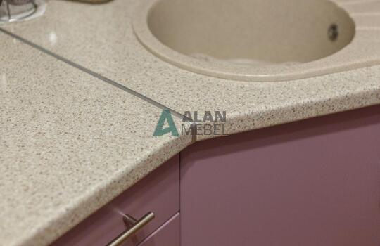 матовая кухня с фасадами розового цвета по индивидуальным размерам в минске 